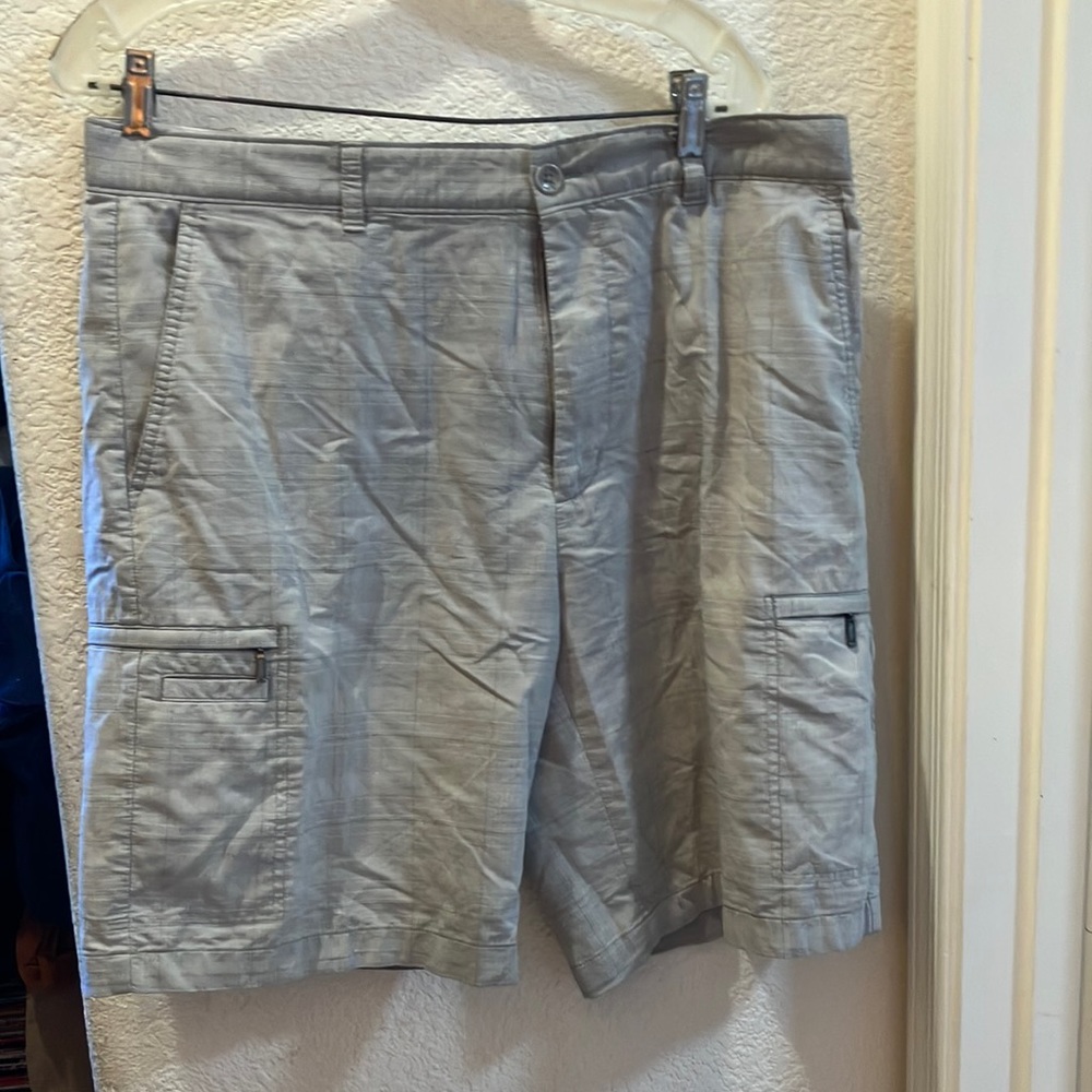 FINAL MARKDOWN Greg Norman for Tasso Elba golf shorts 34